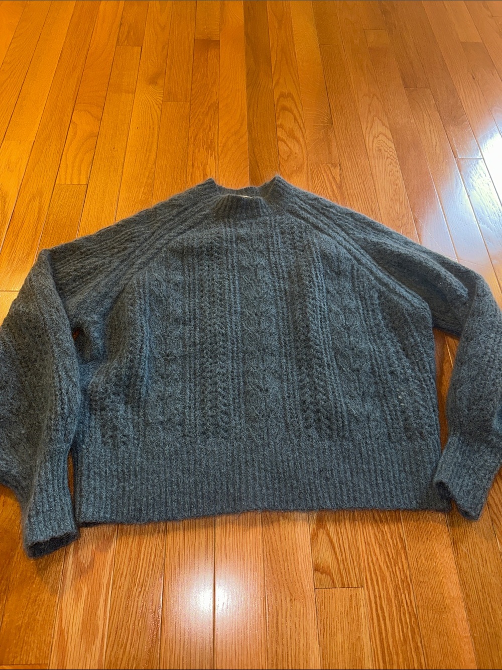 Sézane Scarlett sage colored sweater - Picture 2 of 8